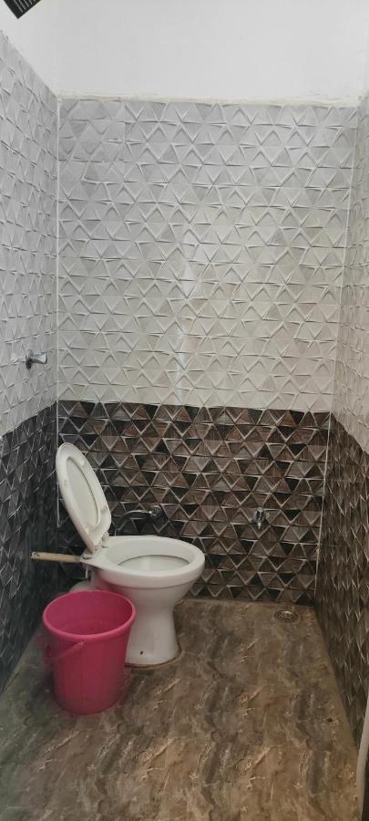 Hotel Yoran Inn & Restaurant By Wb Inn Sadabad Luaran gambar